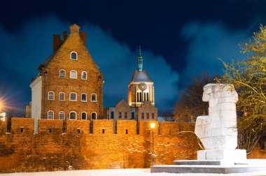 2023-02-04; Gdansk Polonya 'nın akşam tarihi sokakları