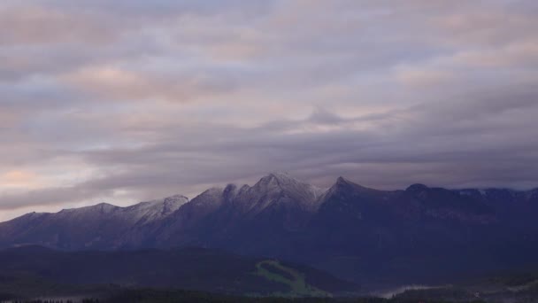 Lapso Tiempo Movimiento Nubes Sobre Las Montañas Tatras Polonia — Vídeos de Stock