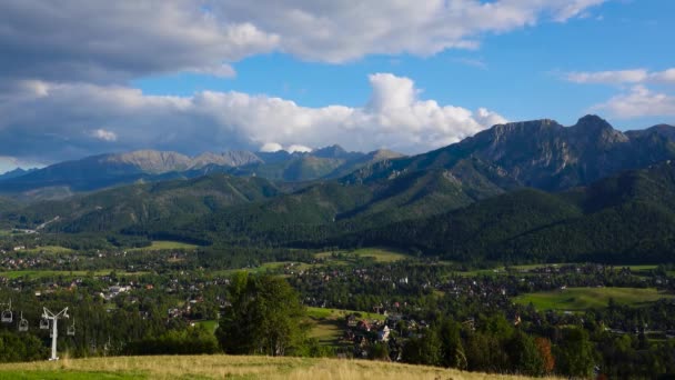 Άποψη Των Βουνών Tatar Στην Πόλη Zakopany Πολωνία Time Lapse — Αρχείο Βίντεο