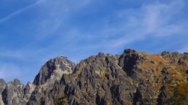 Yüksek Tatra Dağları 'nın yürüyüş tepesinden görünüşü, Stary Smokovec. Slovakya, zaman aşımı