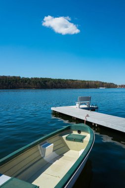 Bot Mikolajki Polonya iskelesinde duruyor..