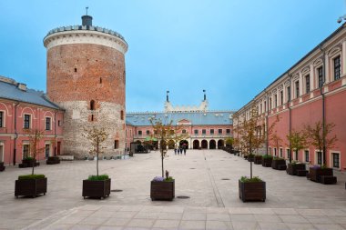 2023-05-06; Lublin, Polonya 'daki tarihi şatonun önü
