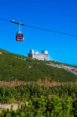  2023-10-18; teleferik ve astronomik ve meteorolojik gözlem istasyonu. Tatranska Lomnica. Slovakya