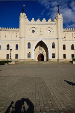 2023-05-08; Lublin, Polonya 'daki tarihi şatonun önü