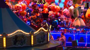 1812 2024, şehir merkezindeki Noel pazarında çok güzel dekorasyonlar. Wroclaw Polonya