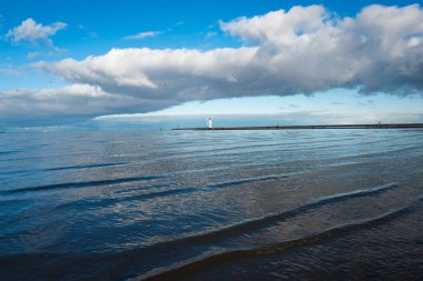 2023-11-27; Stawa Mlyny, Yel değirmeni şeklindeki navigasyon feneri Swinoujscie, Polonya