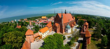 2023-06-29, Panorama. Kopernik 'te çalıştığı Katedral' den. - Frombork. Polonya.