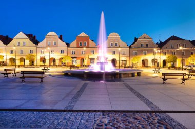 2023-04-30; evening fountain in the old square Lomza Poland
