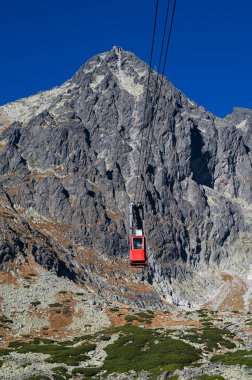  2023-10-18; Lomnicky Dağı 'nın tepesindeki ev, Tatranska Lomnica Slovakya