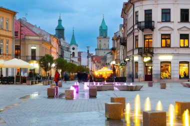 2023-05-07; Lublin, Polonya 'nın akşam tarihi sokakları                               