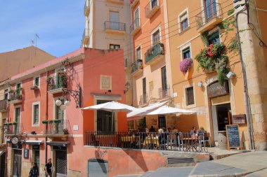 Tarragona, İspanya - 29 Nisan 2016. Şehir merkezinde rahat bir kafe..