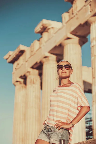 Portret Pięknej Młodej Damy Bawiącej Się Słonecznej Grecji Zwiedzanie Wspaniałych — Zdjęcie stockowe