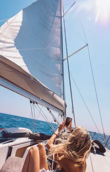 Pretty Blond Woman Having Fun Sailboat Wonder Taking Photos White — Stock Photo, Image