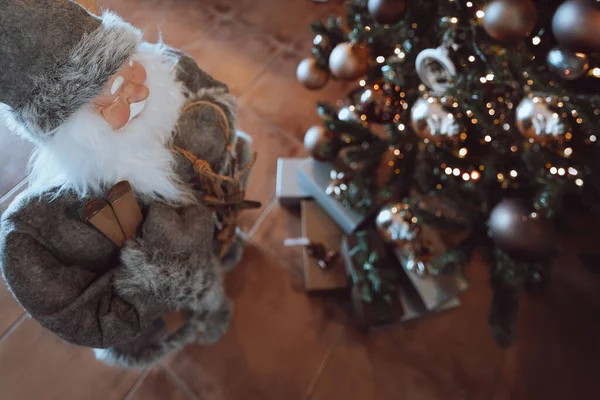 Vista Desde Arriba Hermoso Árbol Navidad Decorado Con Muchas Cajas —  Fotos de Stock