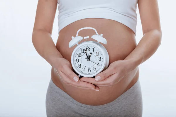 Genç Mutlu Hamile Bir Kız Bir Çocuk Bekliyor Üçüncü Aylık — Stok fotoğraf