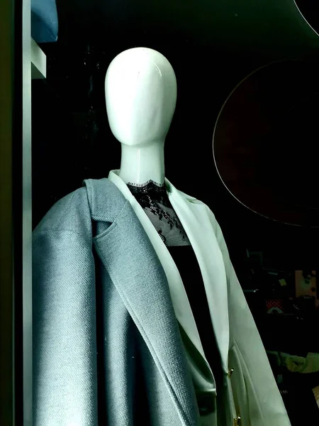 Talya Moda Mağazasının Vitrin Önü — Stok fotoğraf