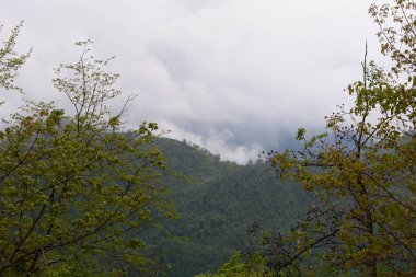 Giffoni Valle Piana 'da sisli dağ manzarası, Güney İtalya, 15 Mayıs 2023.