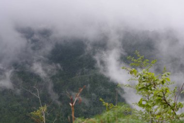 Giffoni Valle Piana 'da sisli dağ manzarası, Güney İtalya, 15 Mayıs 2023.