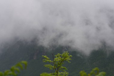 Giffoni Valle Piana 'da sisli dağ manzarası, Güney İtalya, 15 Mayıs 2023.