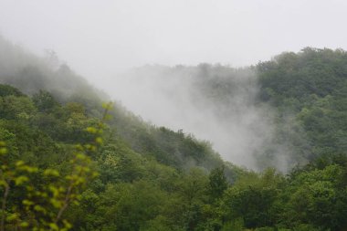 Giffoni Valle Piana 'da sisli dağ manzarası, Güney İtalya, 15 Mayıs 2023.