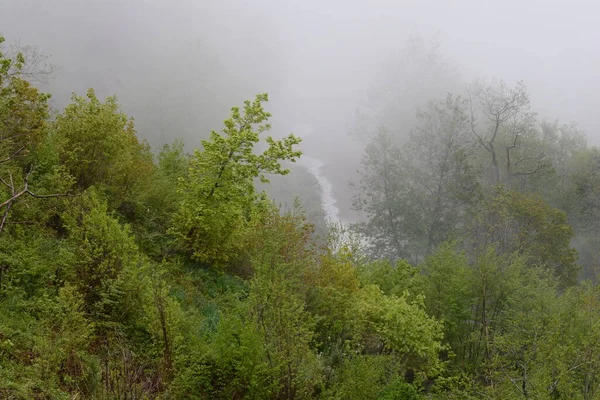 Giffoni Valle Piana 'da sisli dağ manzarası, Güney İtalya, 15 Mayıs 2023.
