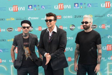 GIFFONI VALLE PİANA - 29 Temmuz 2023: Antonio Fiordispino, Alex Fiordispino ve Daniele Mona, Giffoni Film Festivali 2023 - 29 Temmuz 2023 tarihinde Giffoni Valle Piana, İtalya.