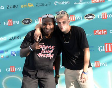 GIFFONI VALLE PIANA - 21 Temmuz 2023: Samuel Afriyie, namı diğer Off Samuel, and Alessandro Patacchini JPATA Giffoni Film Festivali 2023 - 21 Temmuz 2023 tarihinde Giffoni Valle Piana, İtalya.