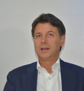 SALERNO, İtalya - 14 Eylül 2023: Giuseppe Conte Beş Yıldız Hareketi başkanı 14 Eylül 2023 'te İtalya' nın Salerno kentini ziyaret etti..