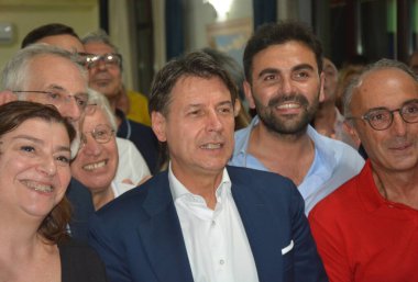 SALERNO, İtalya - 14 Eylül 2023: Giuseppe Conte Beş Yıldız Hareketi başkanı 14 Eylül 2023 'te İtalya' nın Salerno kentini ziyaret etti..