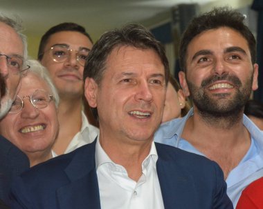SALERNO, İtalya - 14 Eylül 2023: Giuseppe Conte Beş Yıldız Hareketi başkanı 14 Eylül 2023 'te İtalya' nın Salerno kentini ziyaret etti..