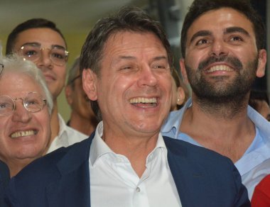 SALERNO, İtalya - 14 Eylül 2023: Giuseppe Conte Beş Yıldız Hareketi başkanı 14 Eylül 2023 'te İtalya' nın Salerno kentini ziyaret etti..