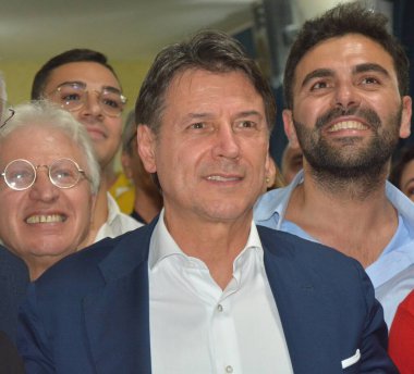 SALERNO, İtalya - 14 Eylül 2023: Giuseppe Conte Beş Yıldız Hareketi başkanı 14 Eylül 2023 'te İtalya' nın Salerno kentini ziyaret etti..