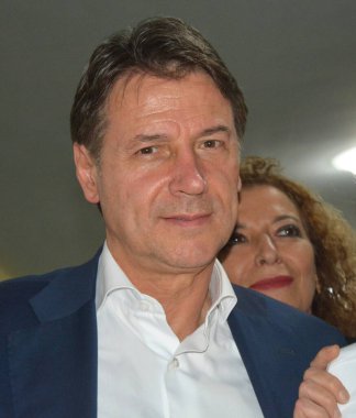 SALERNO, İtalya - 14 Eylül 2023: Giuseppe Conte Beş Yıldız Hareketi başkanı 14 Eylül 2023 'te İtalya' nın Salerno kentini ziyaret etti..