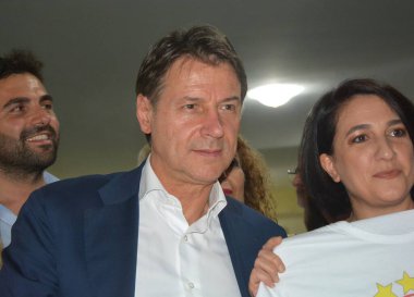 SALERNO, İtalya - 14 Eylül 2023: Giuseppe Conte Beş Yıldız Hareketi başkanı 14 Eylül 2023 'te İtalya' nın Salerno kentini ziyaret etti..