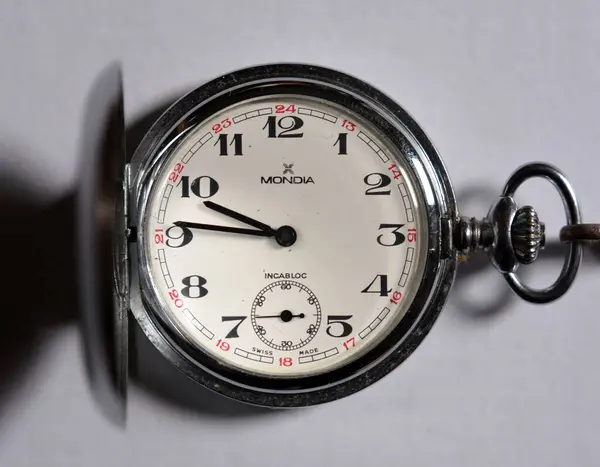 Milán Italia Febrero 2024 Reloj Bolsillo Mecánico Vintage Mondia Aislado —  Fotos de Stock