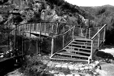 İtalya: Giffoni Valle Piana kentsel manzarası, Nisan 1.2024.