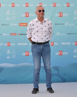 GIFFONI VALLE PIANA - 19 Temmuz 2024: Paolo Bonolis Giffoni Film Festivali 2024 - 19 Temmuz 2024 Giffoni Valle Piana, İtalya.