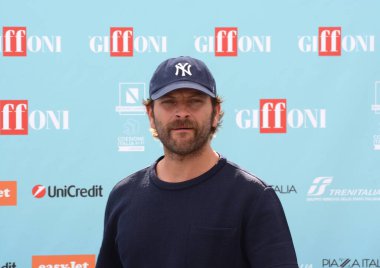 GIFFONI VALLE PIANA - 25 Temmuz 2024: Alessandro Borghi Giffoni Film Festivali 2024 - 25 Temmuz 2024 tarihinde Giffoni Valle Piana, İtalya.