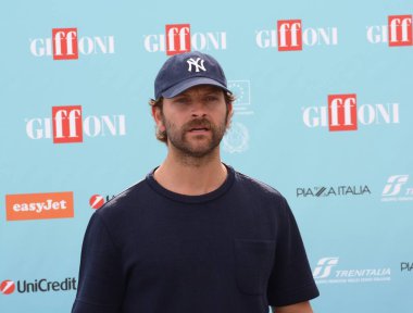 GIFFONI VALLE PIANA - 25 Temmuz 2024: Alessandro Borghi Giffoni Film Festivali 2024 - 25 Temmuz 2024 tarihinde Giffoni Valle Piana, İtalya.