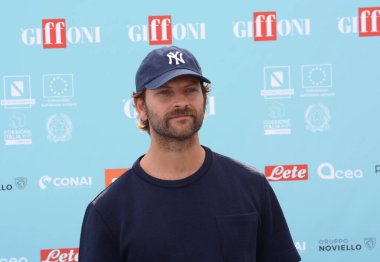 GIFFONI VALLE PIANA - 25 Temmuz 2024: Alessandro Borghi Giffoni Film Festivali 2024 - 25 Temmuz 2024 tarihinde Giffoni Valle Piana, İtalya.