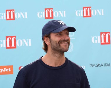 GIFFONI VALLE PIANA - 25 Temmuz 2024: Alessandro Borghi Giffoni Film Festivali 2024 - 25 Temmuz 2024 tarihinde Giffoni Valle Piana, İtalya.