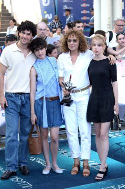GIFFONI VALLE PIANA - 28 Temmuz 2024: Tecla Insolia, Giuseppe Spata, Valeria Golino ve Alma Noce Giffoni Film Festivali 2024 - 28 Temmuz 2024 tarihinde Giffoni Valle Piana, İtalya.