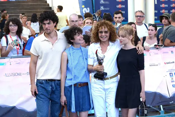 GIFFONI VALLE PIANA - 28 Temmuz 2024: Tecla Insolia, Giuseppe Spata, Valeria Golino ve Alma Noce Giffoni Film Festivali 2024 - 28 Temmuz 2024 tarihinde Giffoni Valle Piana, İtalya.