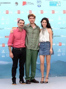 GIFFONI VALLE PIANA - 19 Temmuz 2024: Daniele Mencarelli, Federico Cesari ve Fotini Peluso Giffoni Film Festivali 2024 - 19 Temmuz 2024 tarihinde Giffoni Valle Piana, İtalya.