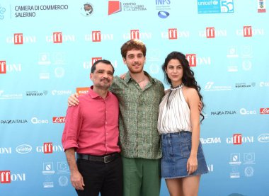 GIFFONI VALLE PIANA - 19 Temmuz 2024: Daniele Mencarelli, Federico Cesari ve Fotini Peluso Giffoni Film Festivali 2024 - 19 Temmuz 2024 tarihinde Giffoni Valle Piana, İtalya.