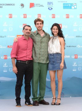GIFFONI VALLE PIANA - 19 Temmuz 2024: Daniele Mencarelli, Federico Cesari ve Fotini Peluso Giffoni Film Festivali 2024 - 19 Temmuz 2024 tarihinde Giffoni Valle Piana, İtalya.