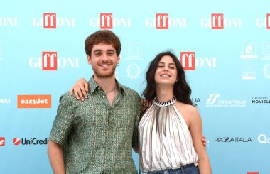 GIFFONI VALLE PIANA - 19 Temmuz 2024: Federico Cesari ve Fotini Peluso Giffoni Film Festivali 2024 - 19 Temmuz 2024 tarihinde Giffoni Valle Piana, İtalya.