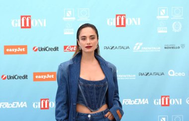 GIFFONI VALLE PIANA - 21 Temmuz 2024: Denise Capezza Giffoni Film Festivali 2024 - 21 Temmuz 2024 Giffoni Valle Piana, İtalya.
