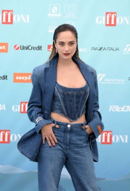 GIFFONI VALLE PIANA - 21 Temmuz 2024: Denise Capezza Giffoni Film Festivali 2024 - 21 Temmuz 2024 Giffoni Valle Piana, İtalya.