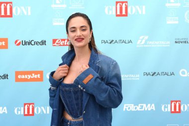GIFFONI VALLE PIANA - 21 Temmuz 2024: Denise Capezza Giffoni Film Festivali 2024 - 21 Temmuz 2024 Giffoni Valle Piana, İtalya.